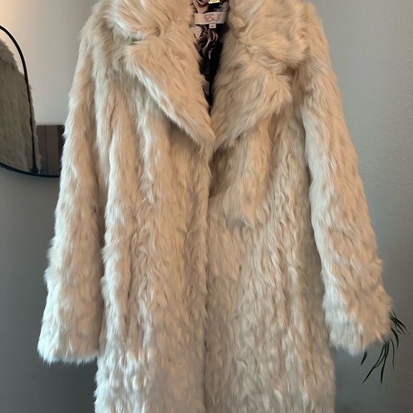 Knee length faux fur jacket/coat - Picture 2 of 4